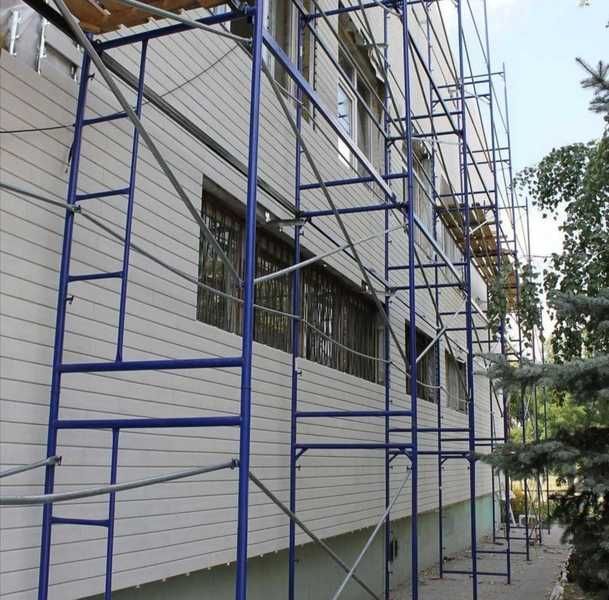 Вишка тура. Реалізація. Риштування будівельне. Строительные леса.