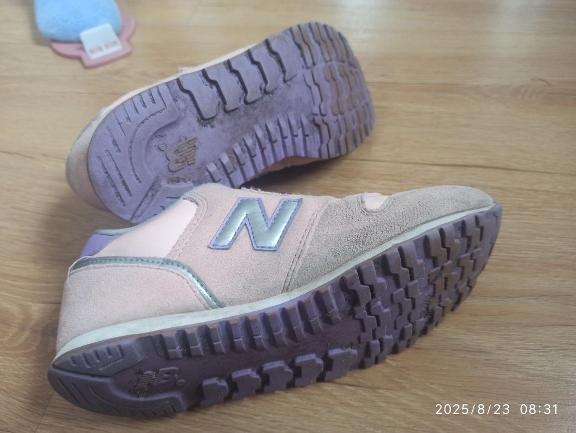 Buty dziewczęce New Balance r 33.5