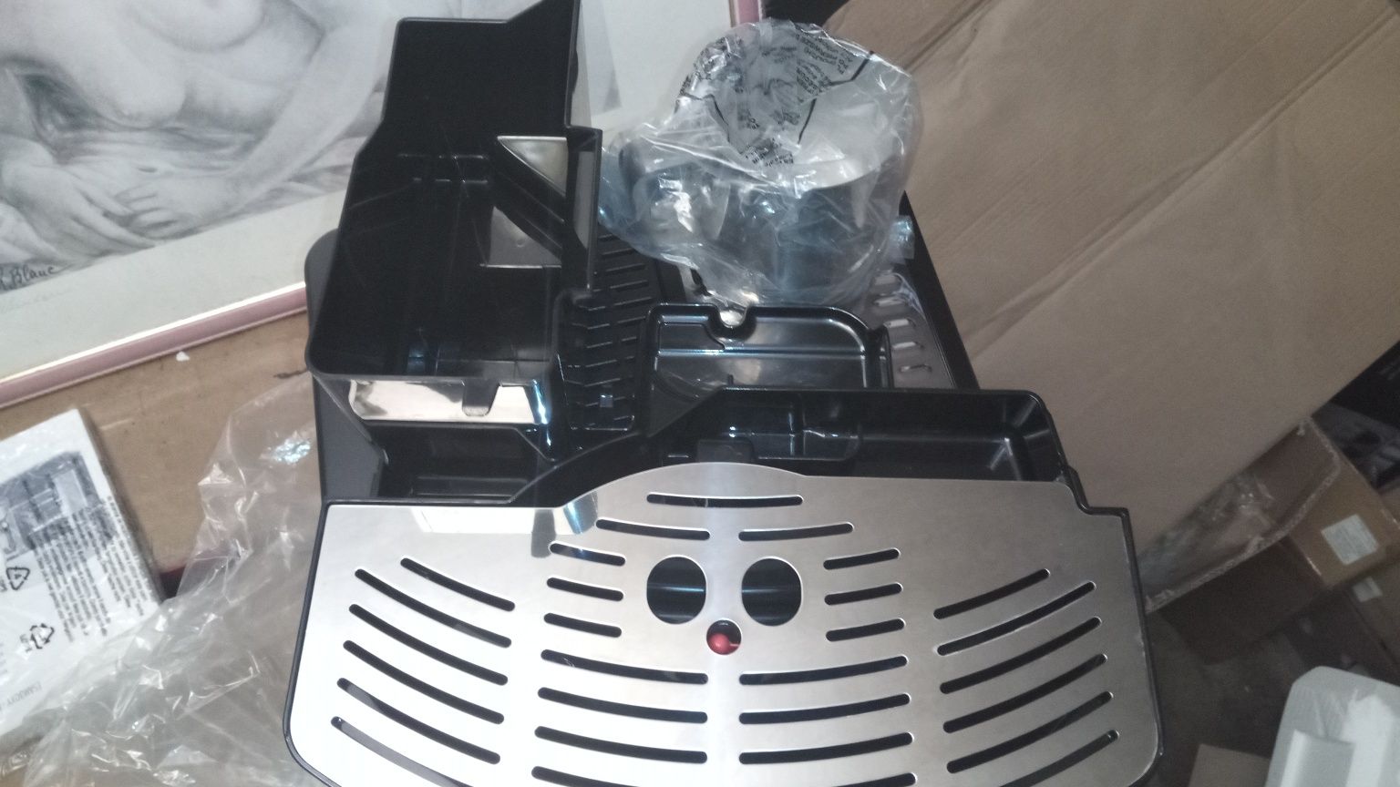 Кофемашина DeLonghi Magnifica ESAM3200(витрина из Германии)