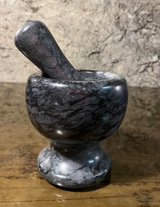 Solidny stylowy moździerz kuchenny marmurowy BOJO slow food