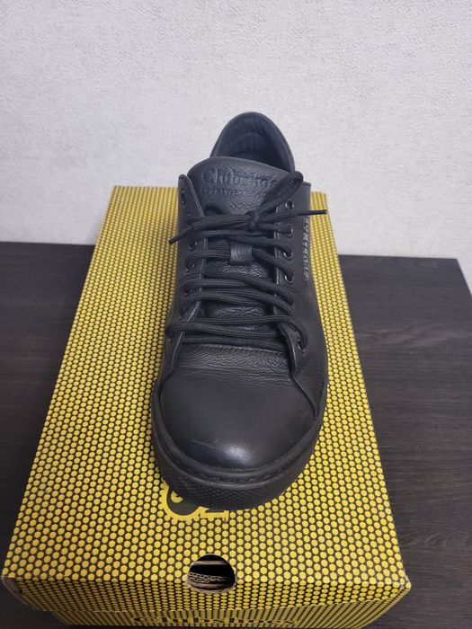 Чорні чоловічі туфлі