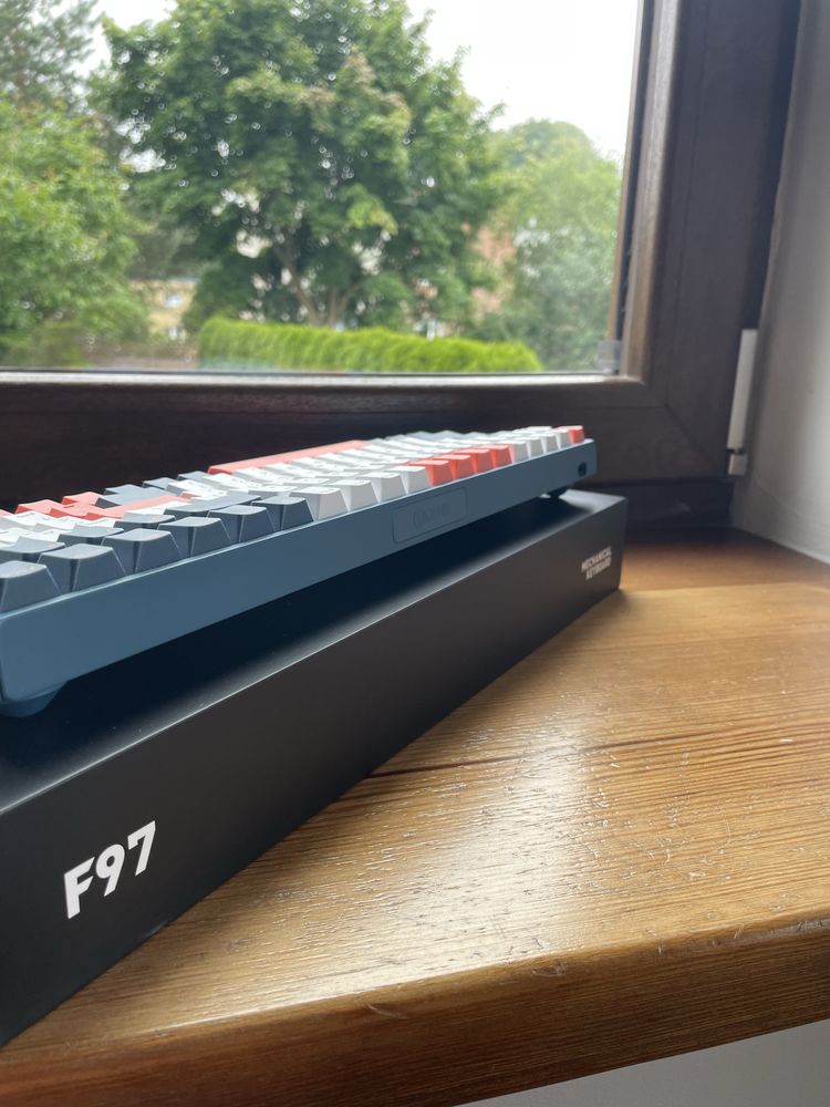 Iqunix F97 coral sea