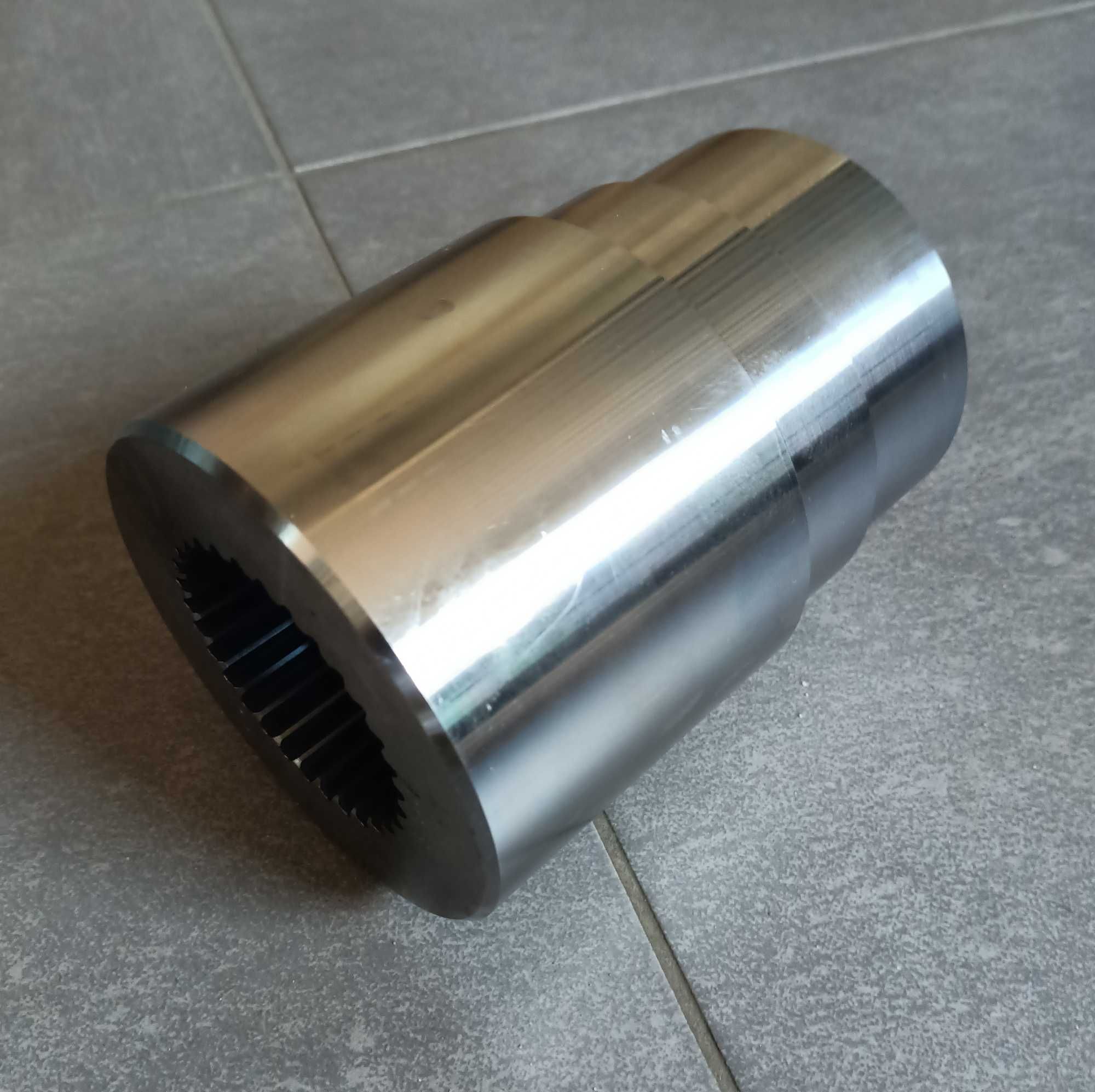 Tuleja naprawcza talerza Z30 rozrzutnika FLIEGL