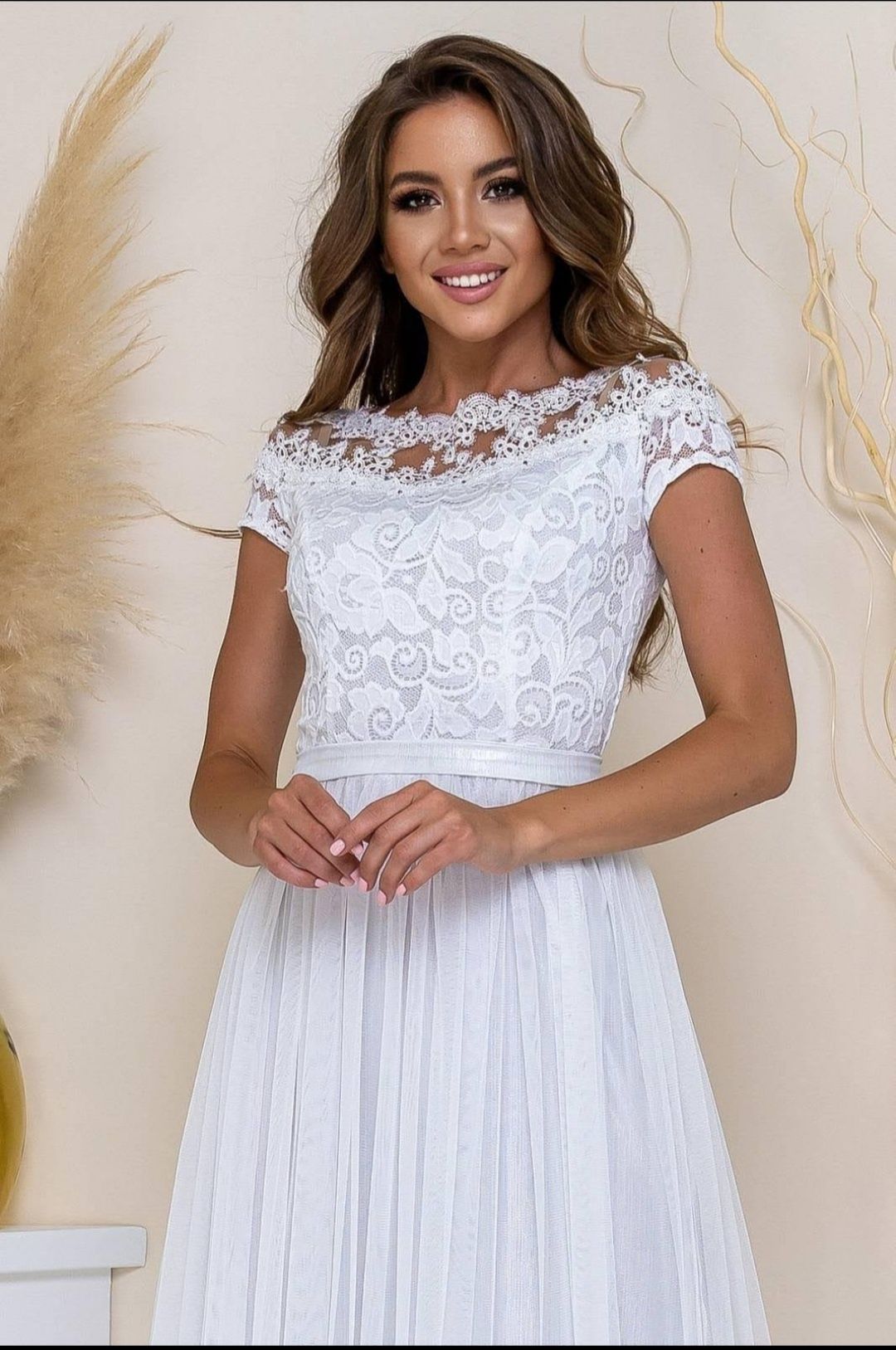 Свадебное платье с красивым лифом Размеры 46,48,50 
Визуально стройнит