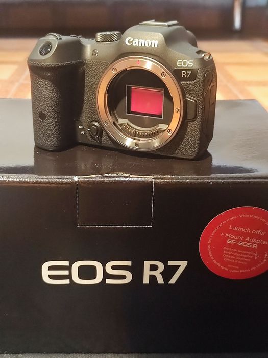 Câmara Canon EOS R7 c/Garantia Fotográfica / Vídeo