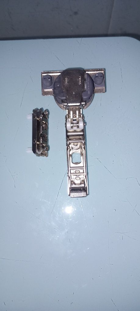 Dobradiças com armotecedor