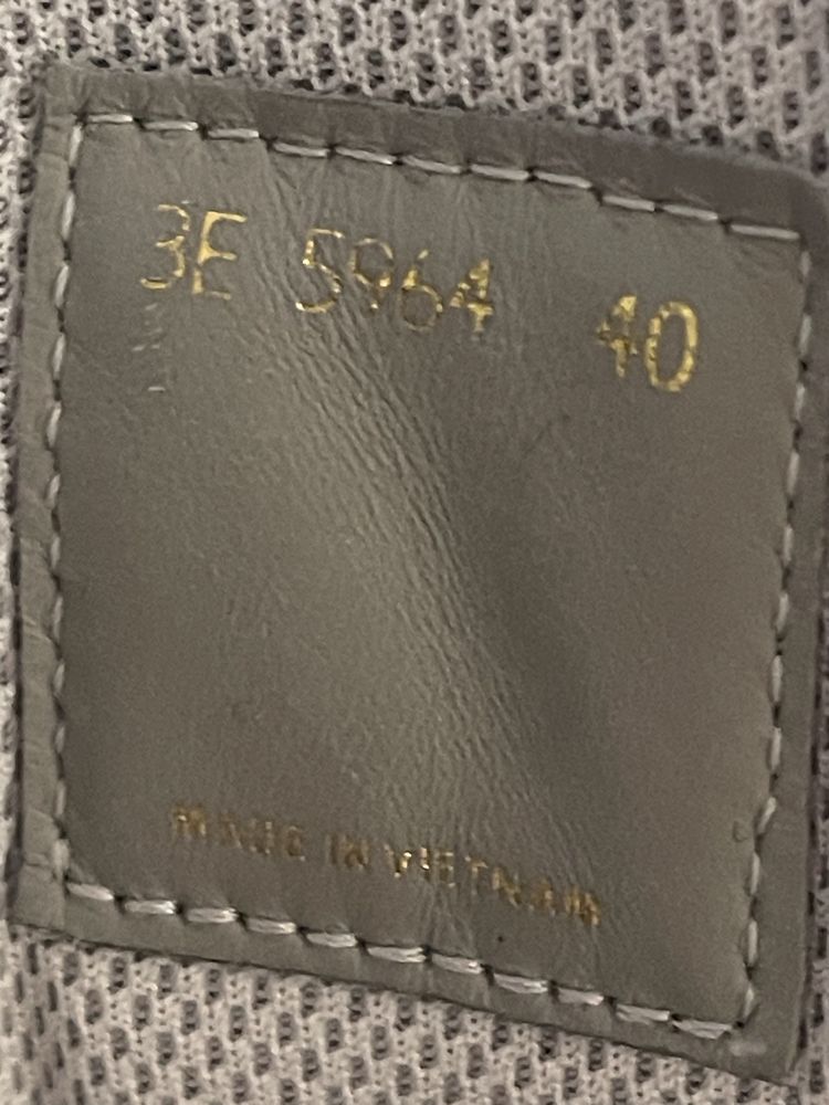 Жіночі кросівки Prada