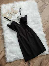 Czarna sukienka mini mala czarna że zdobieniem