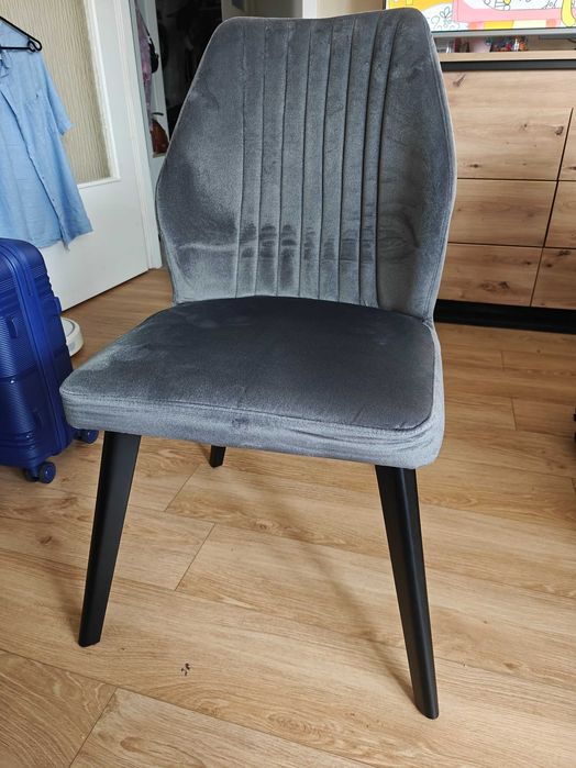 Krzesła 4 na gwarancji