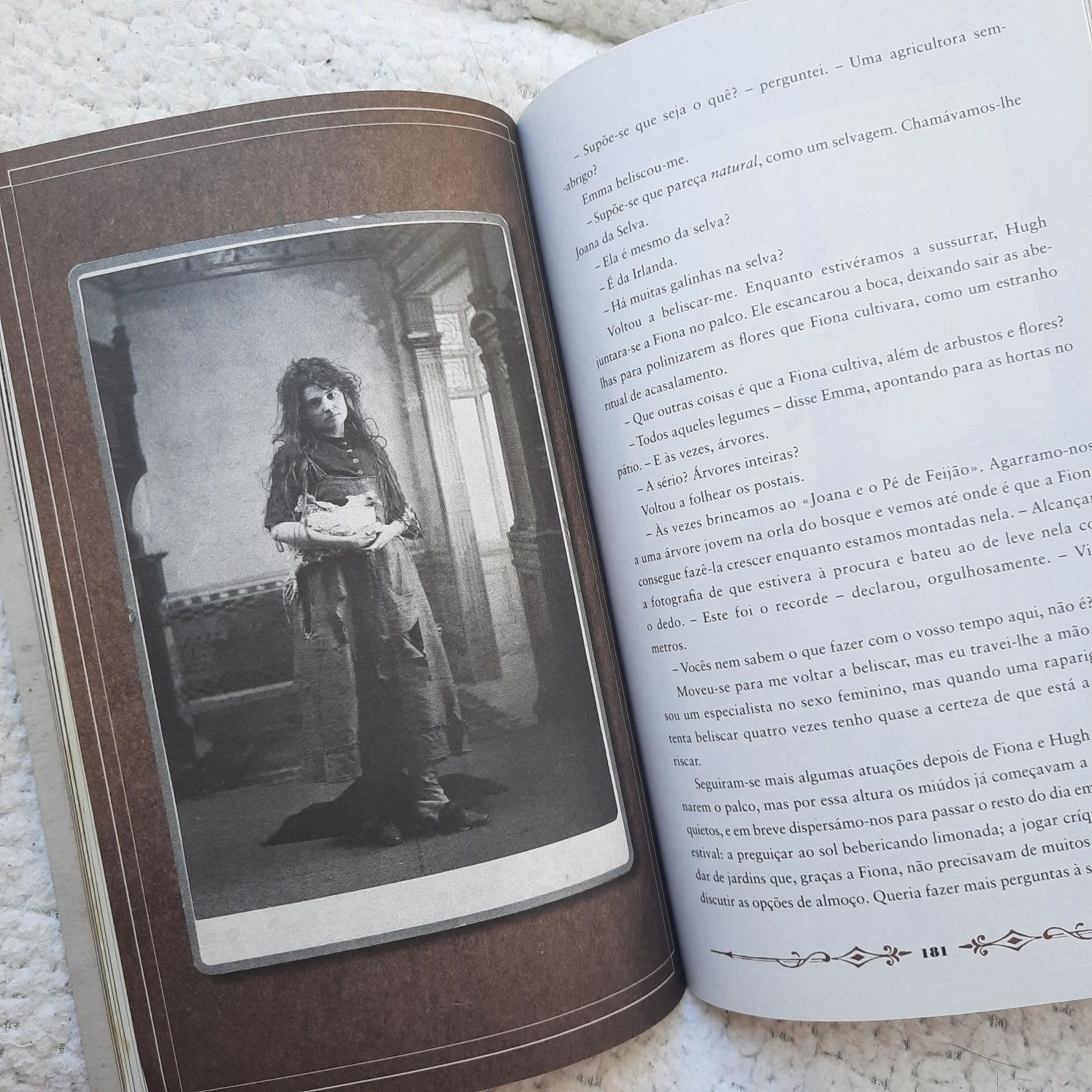 Lar da Senhora Peregrine para crianças peculiares de Ransom Riggs