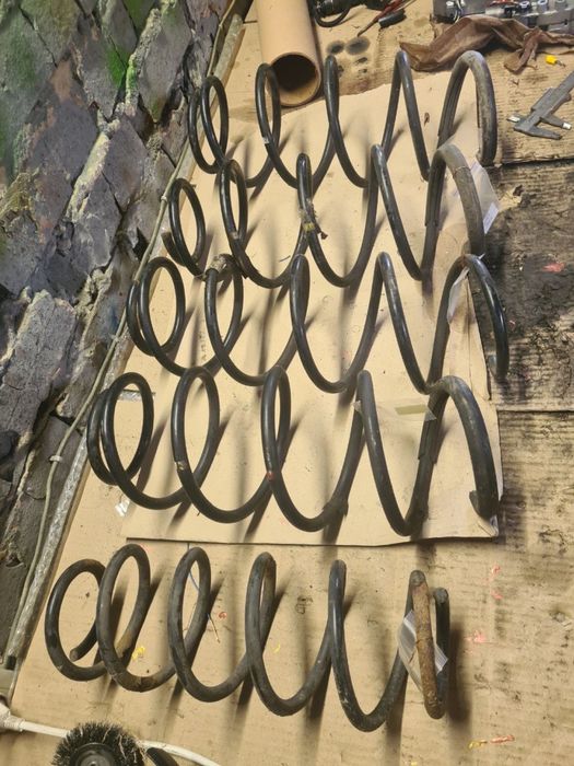 Пружини передні задні права ліва Mercedes w169 A150 A170 A200 А клас