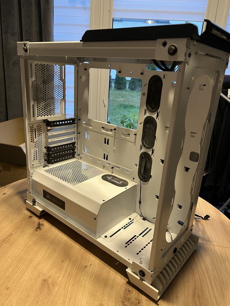 Obudowa Corsair 570X Crystal White