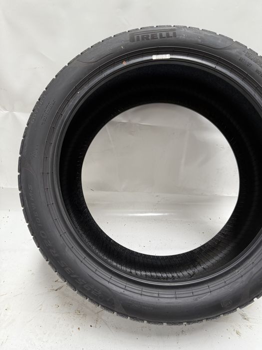 295/35/20 Pirelli P Zero Winter MO1 105W 2022R