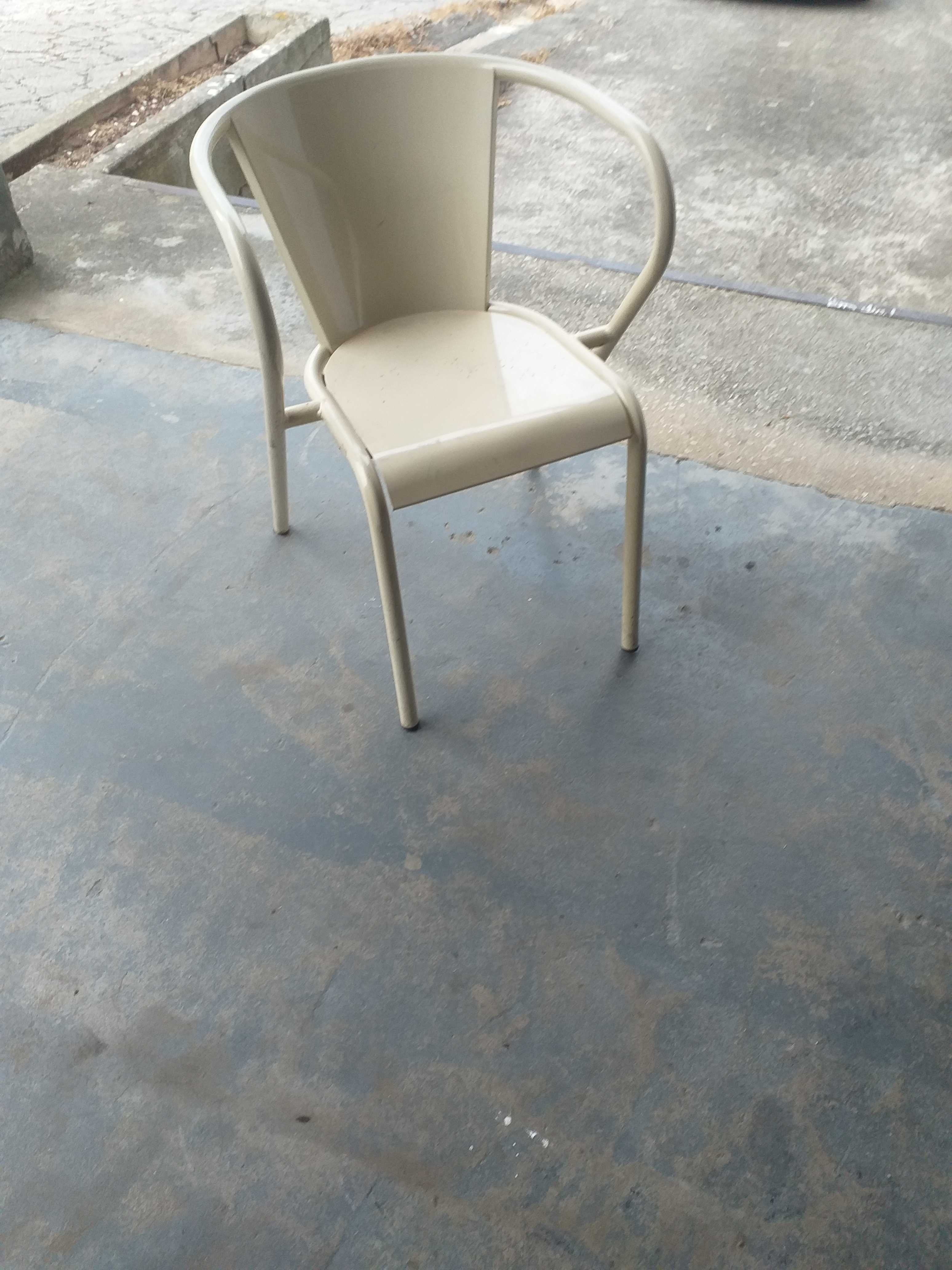cadeiras e mesa para esplanada