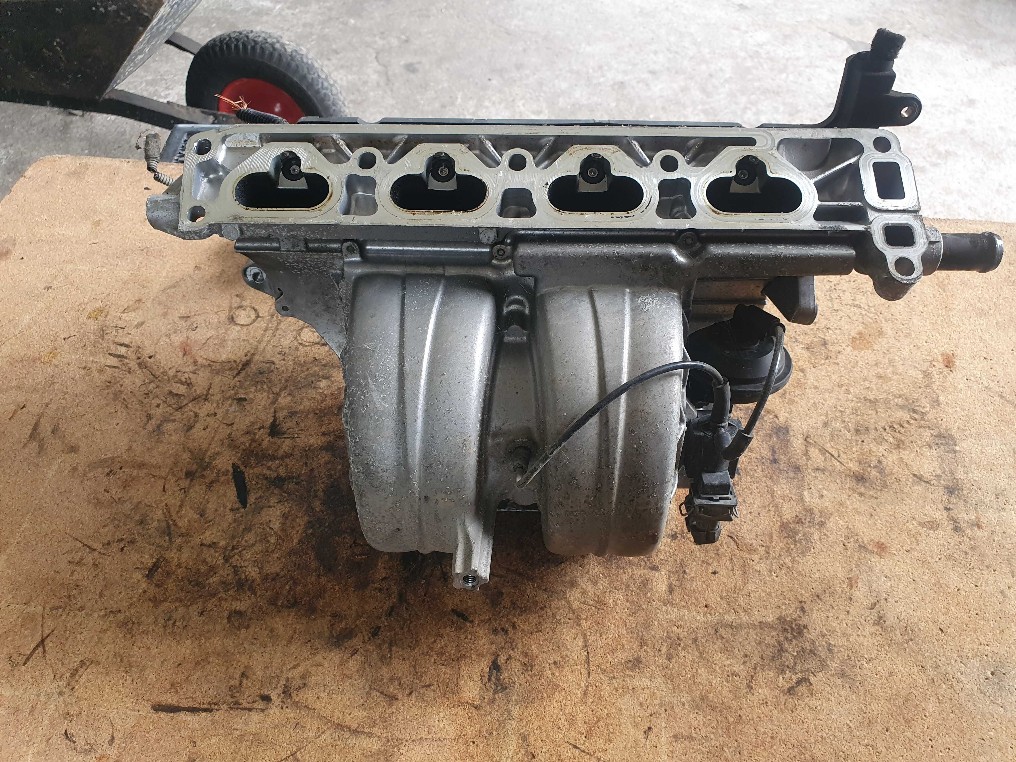 Kolektor ssący listwa wtryskowa Opel Astra H 3 III 1.8 benzyna z18xe