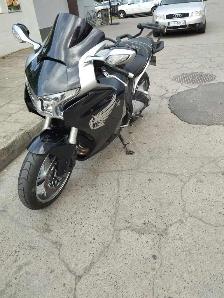 Honda vfr 1200f  2010r 15000zl.