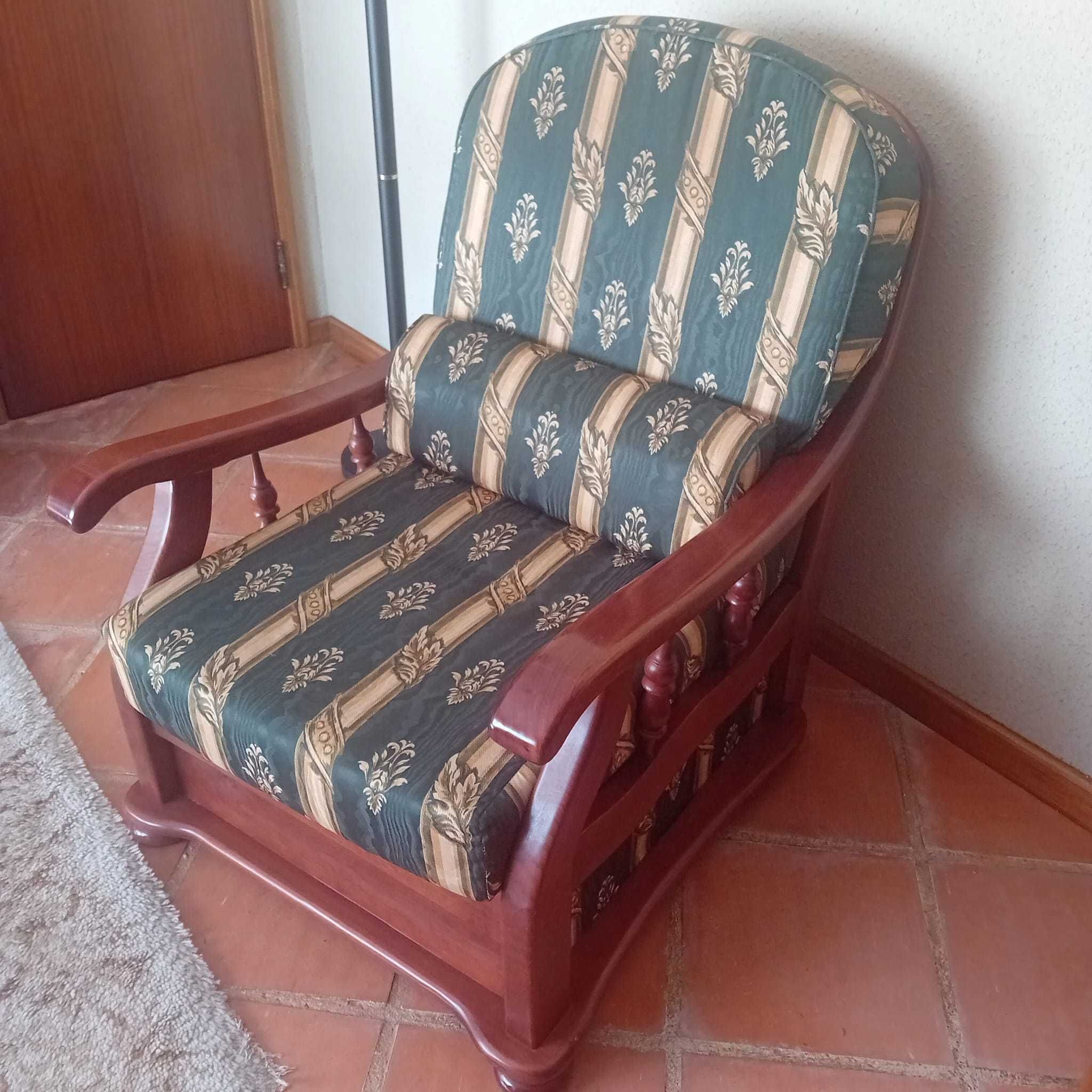 conjunto 3 sofás: sofá cama e 2 sofás individuais