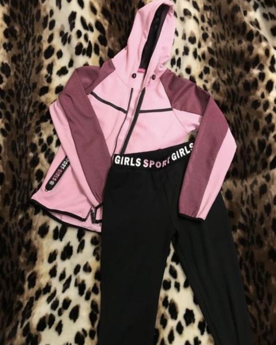 Продам женский спортивный костюм