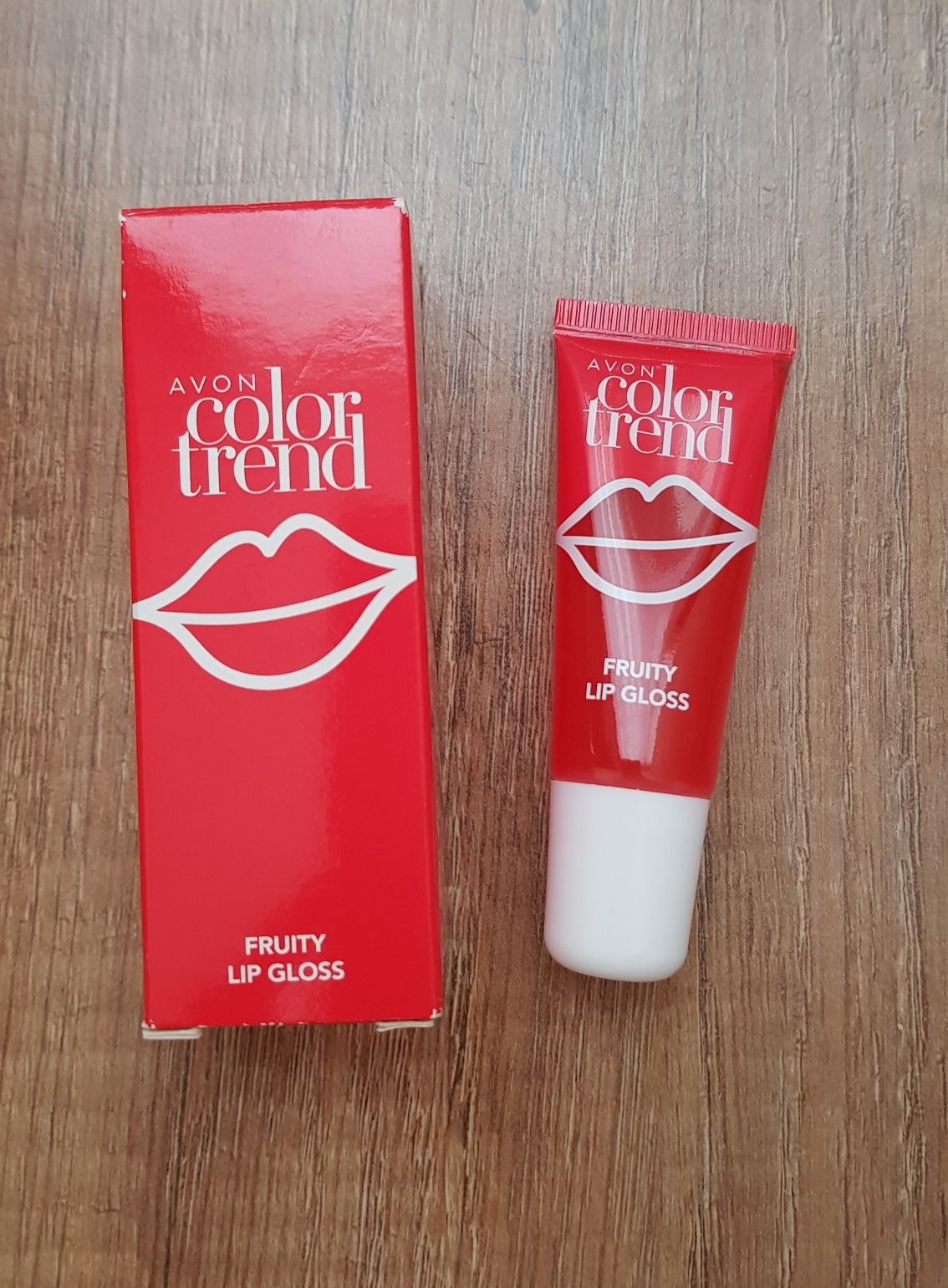 Avon Color Trend pachnący błyszczyk do ust brzoskwinia smaki