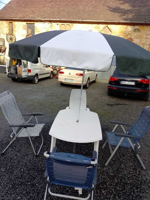 komplet ogrodowy wypoczynkowy stół krzesła parasol