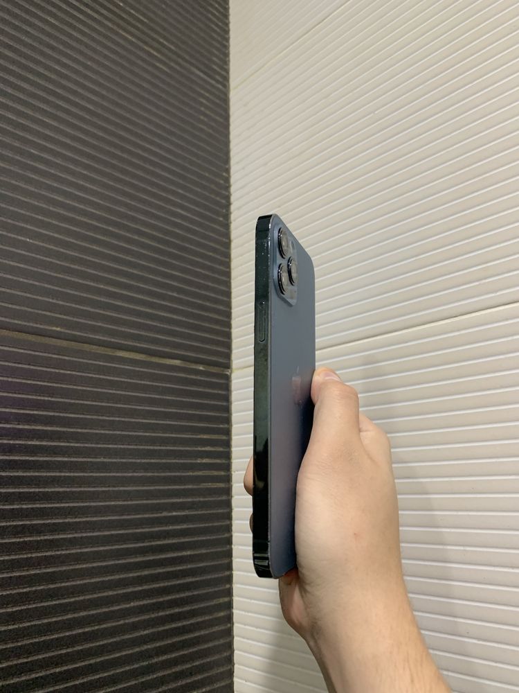 iPhone 12 Pro Max — Синий как ночь над Либерти-Сити