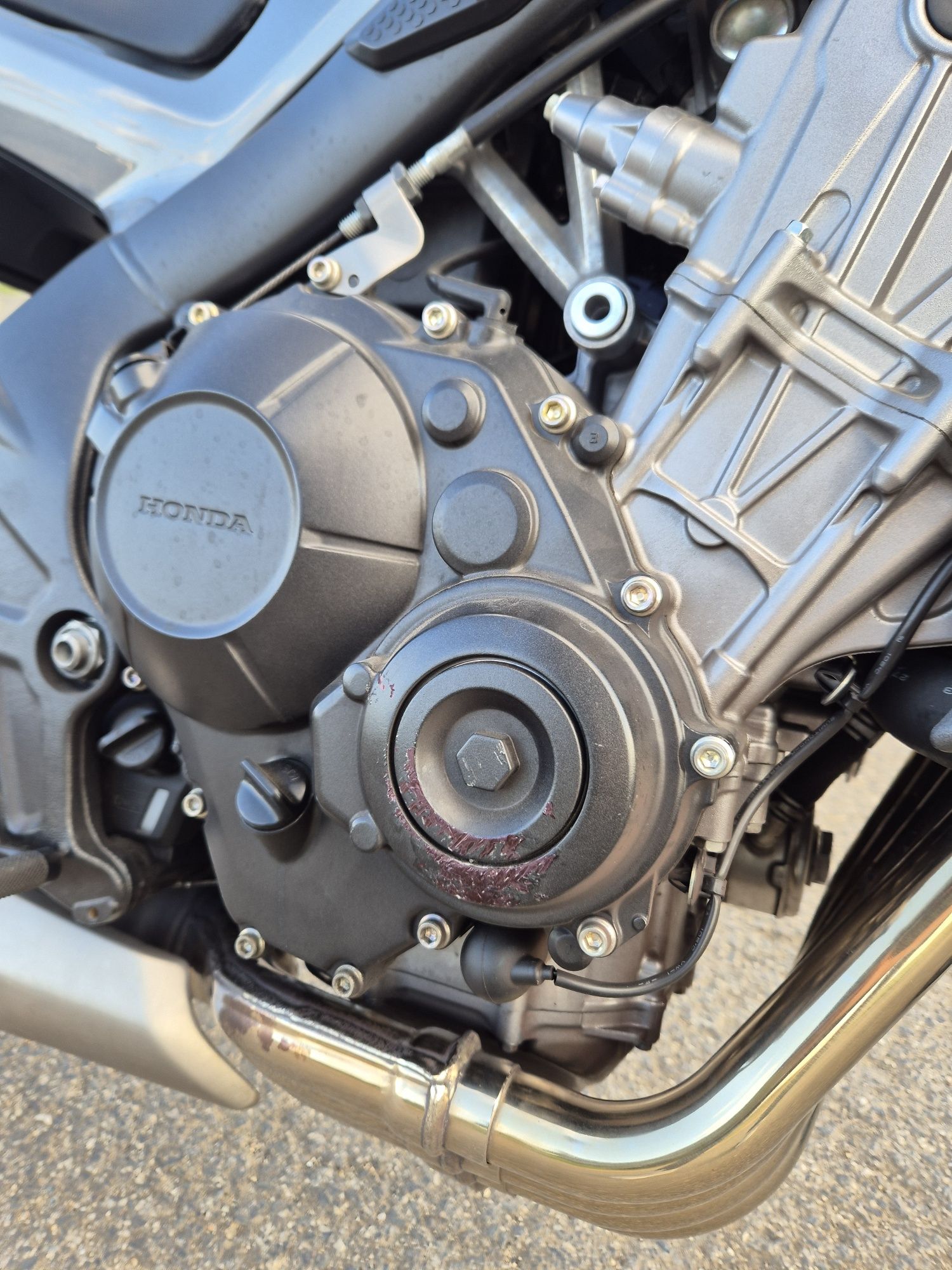 CB650F 2015 10.600 km