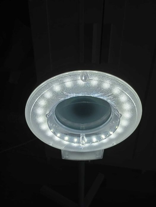 Lupa para esteticista com luz /Rickiparodi