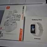 Sprzedam słuchawki jbl tune beam i galaxy fit 3 biały
