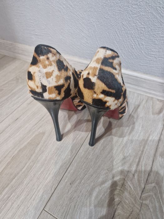 Czółenka na szpilce w panterkę kazar rozmiar 39