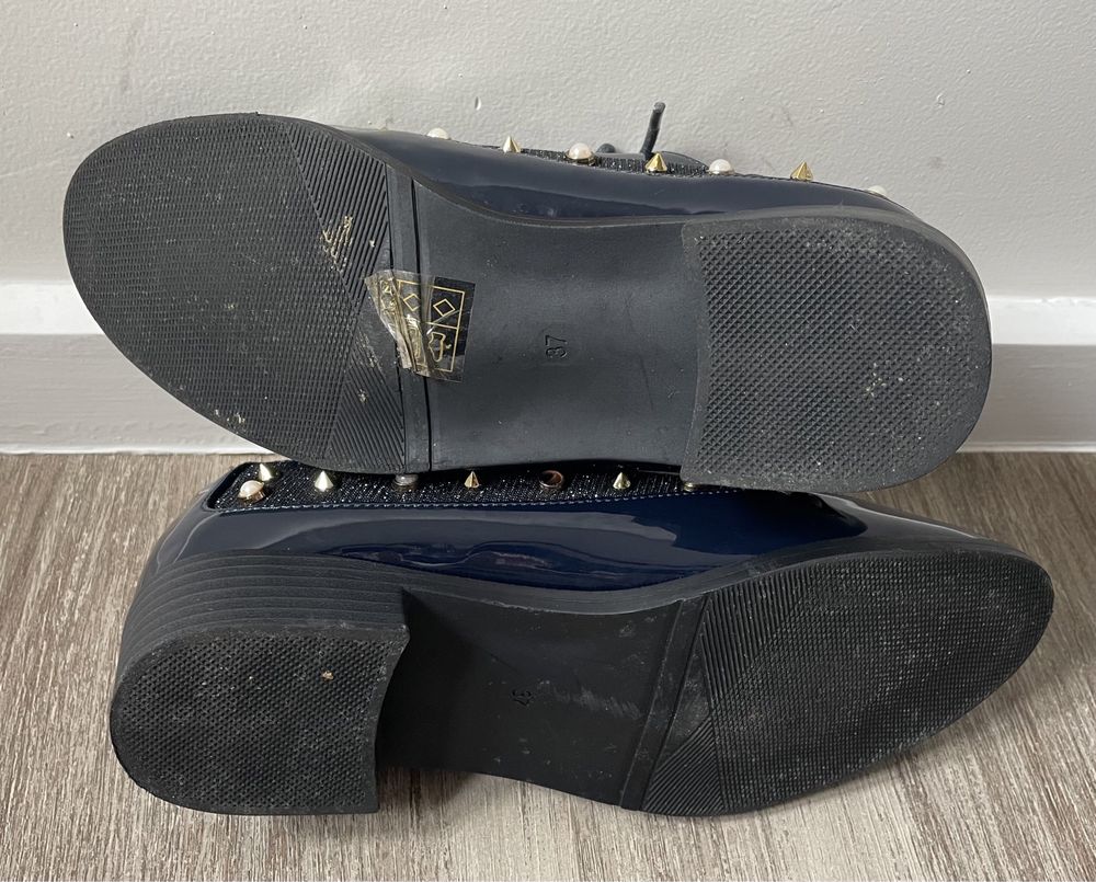 Sapatos rasos azuis envernizados com pérolas (Modern Galaxy, tam 37)