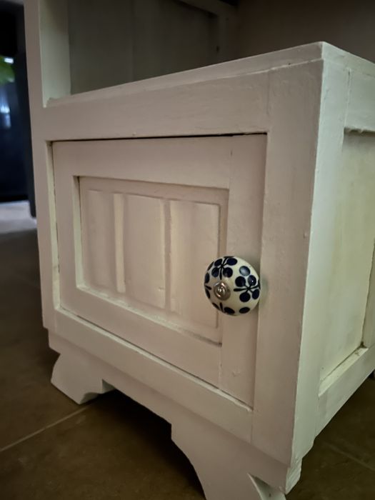 Mesa de Cabeceira antiga recuperada