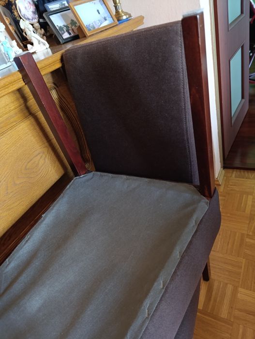 Dwa krzesła jak nowe, praktycznie nie używane.