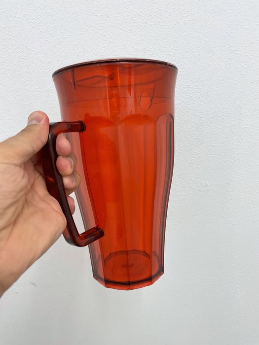 Jarra plastico vermelho loja AREA