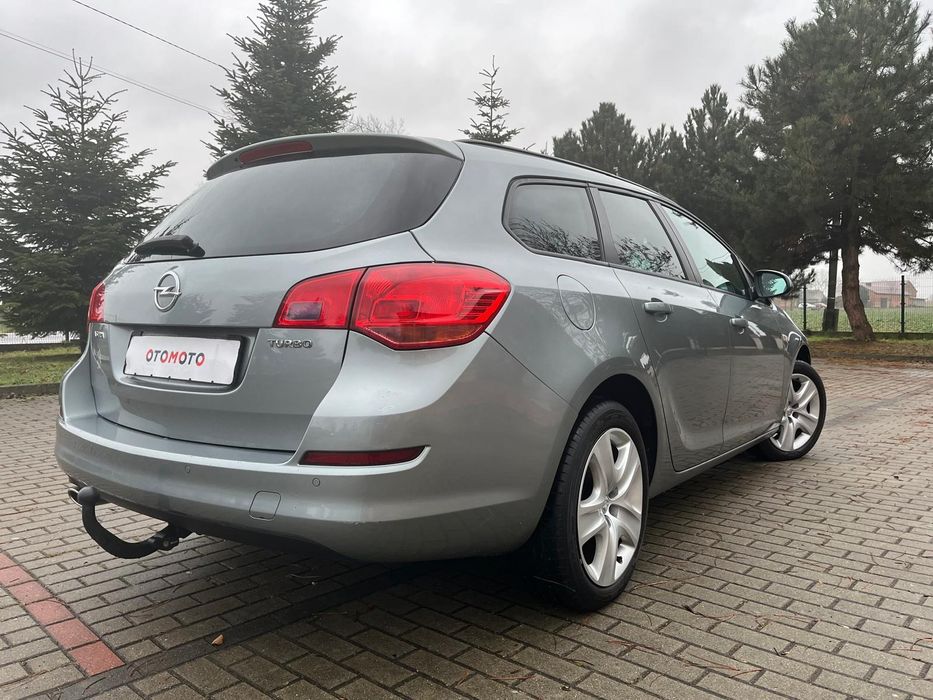 Opel Astra J 1.4 turbo 140 KM 2011