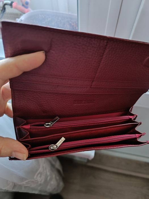 Продам Новий шкіряний гаманець червоного кольору