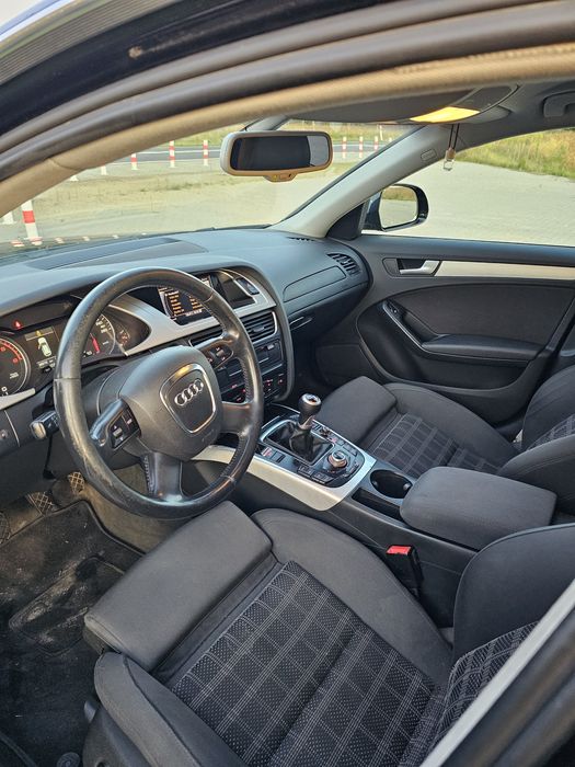 Audi a4b8 2.0 tdi 143 konie 2011 rok tempomat Kolorowy fis