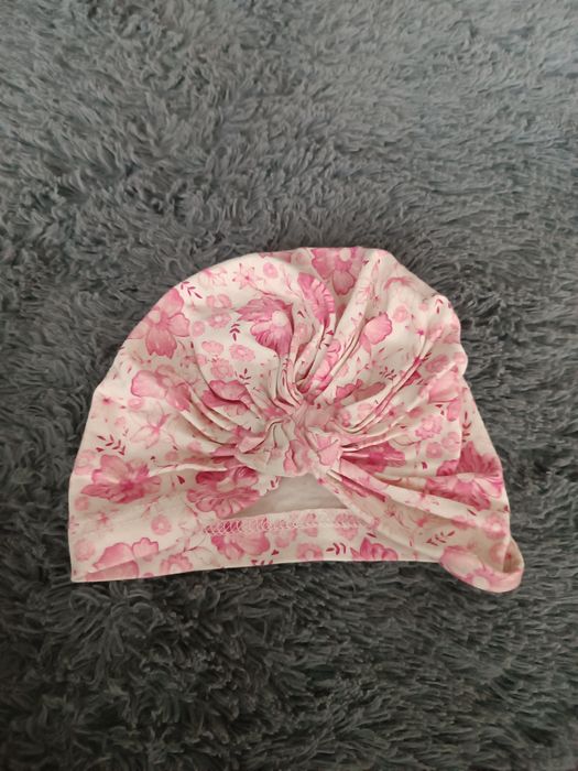 Wiosenna czapeczka dla dziewczynki