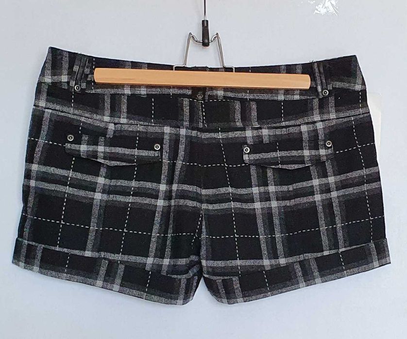 Krótkie spodenki, szorty w kratę Cache Cache, rozmiar 40/42, nowe