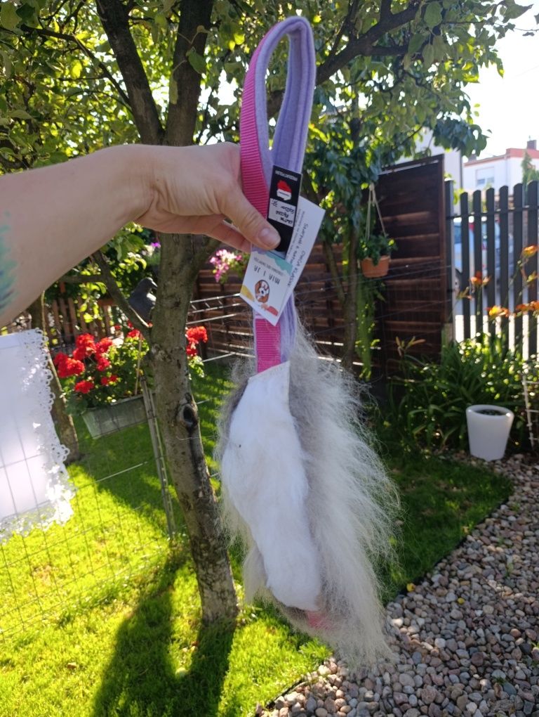 Szarpak dla psa z naturalnej skóry owczej krótka rączka skóra 50/23cm