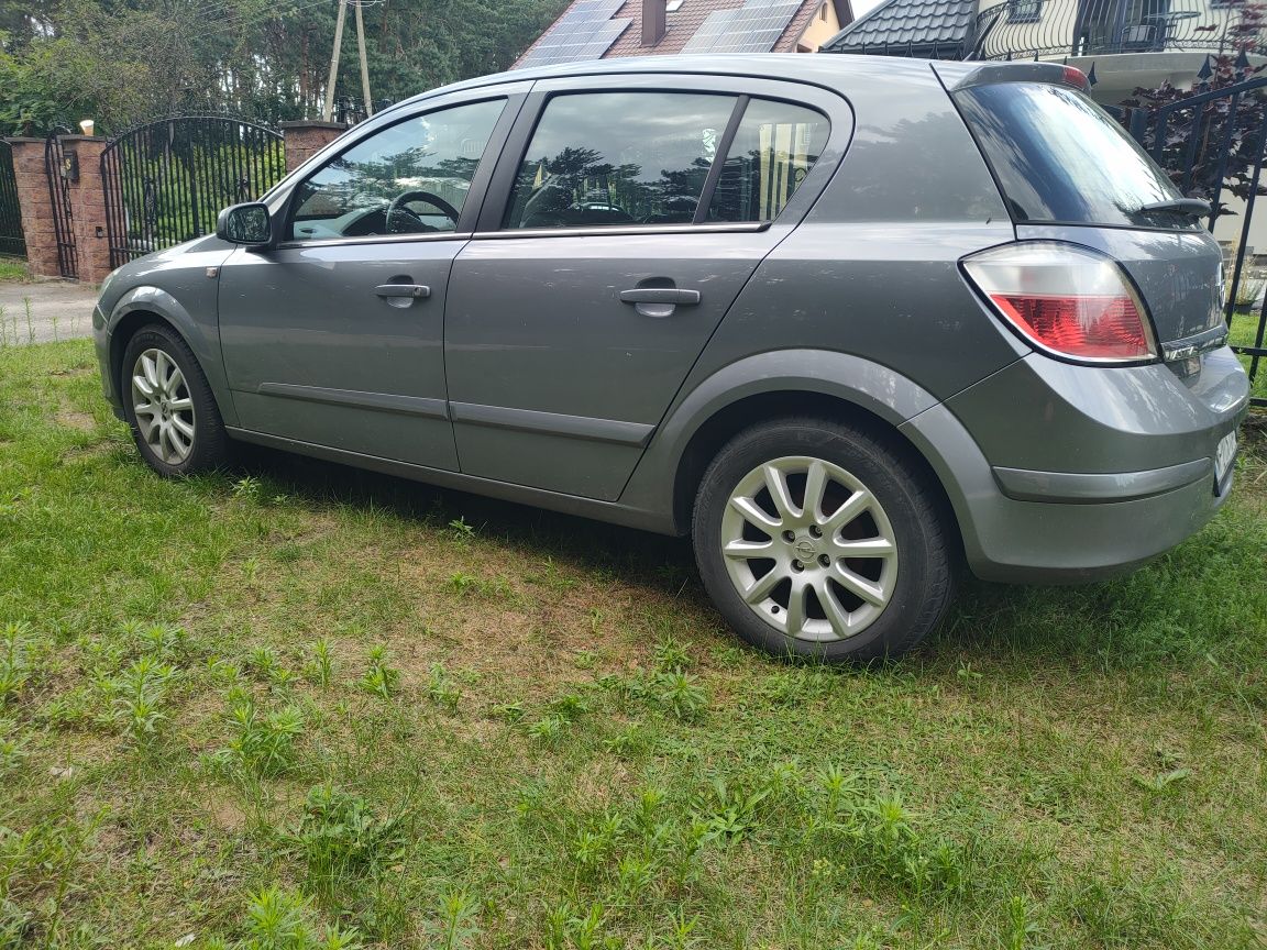 Opel Astra H 1.6 Benzyna