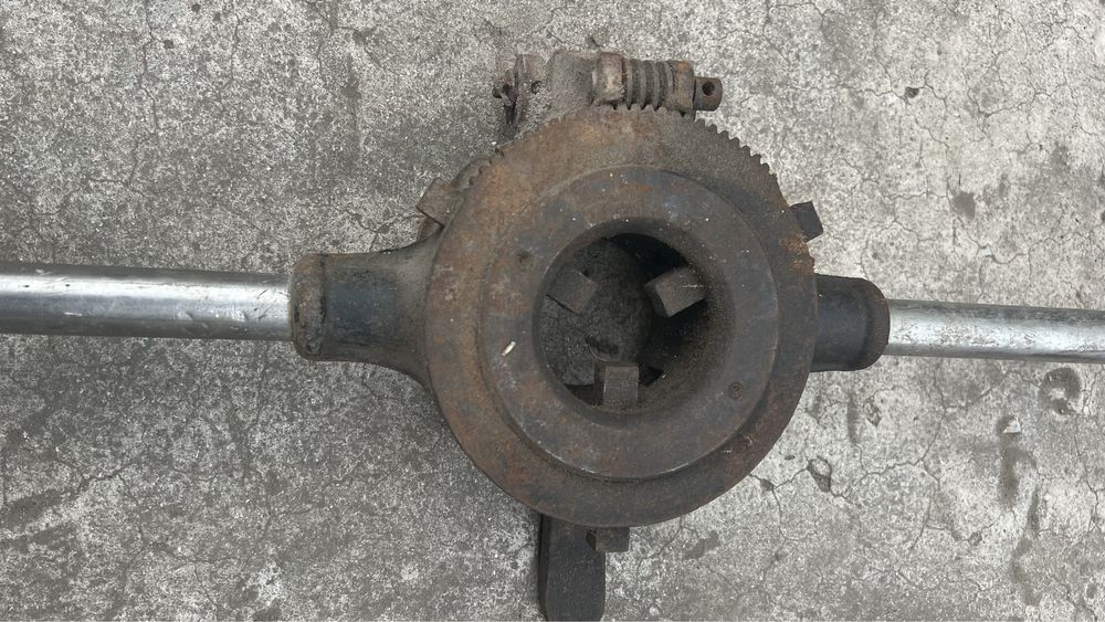 Клупп для нарезания резьбы