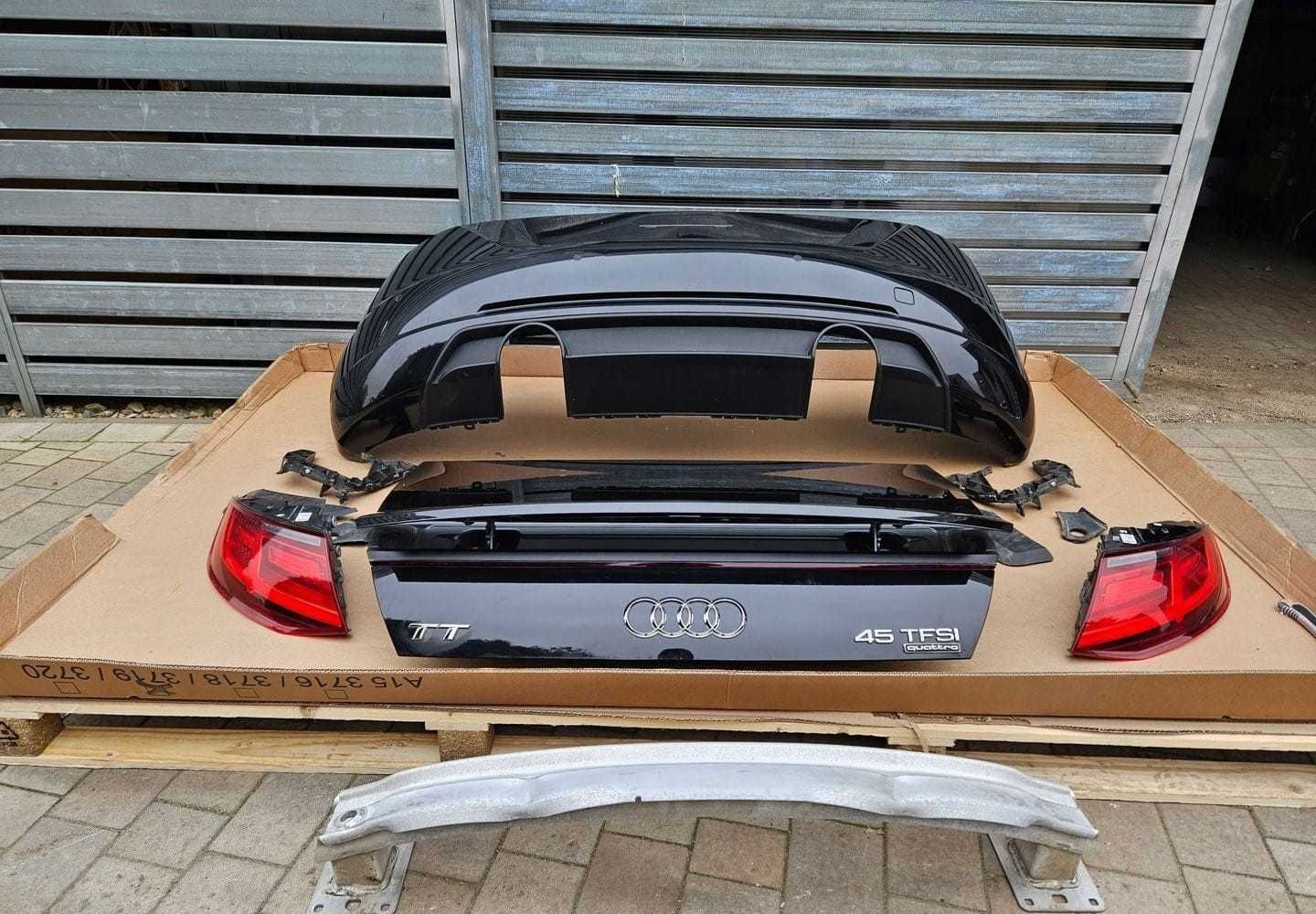 Audi tt 8S cabrio traseira completa