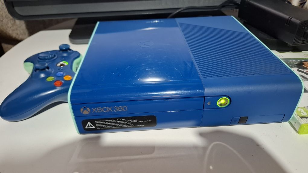 Xbox 360 E 500Gb Limited Edition Blue