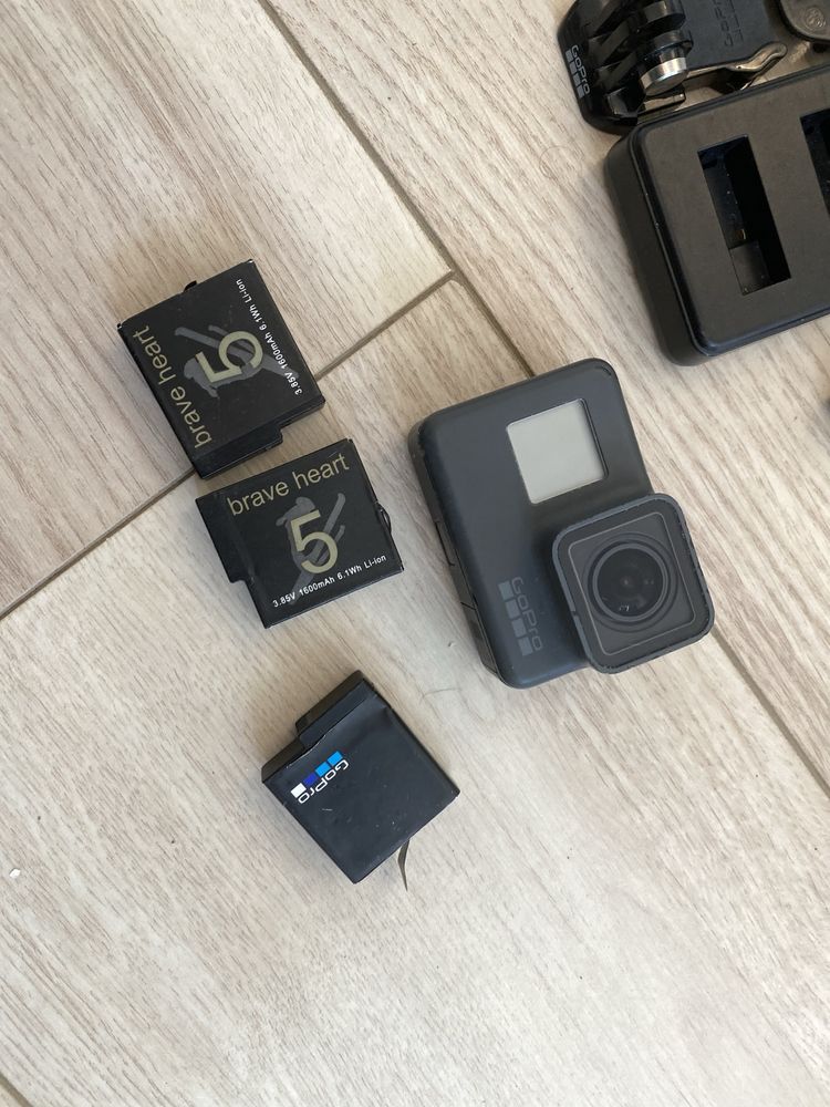 GoPro hero 5 black edition камера і багато аксесуарів і 3 батареї