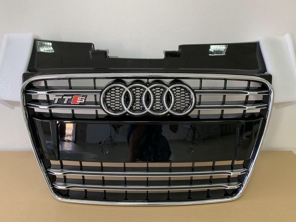 Решетка радиатора Audi в стиле S RS а TT с рс центральная