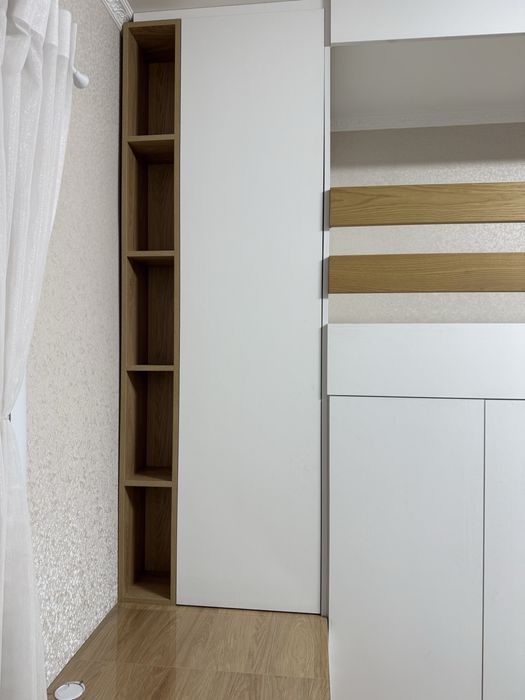 Дитяча стінка з шафами та ліжками для двох