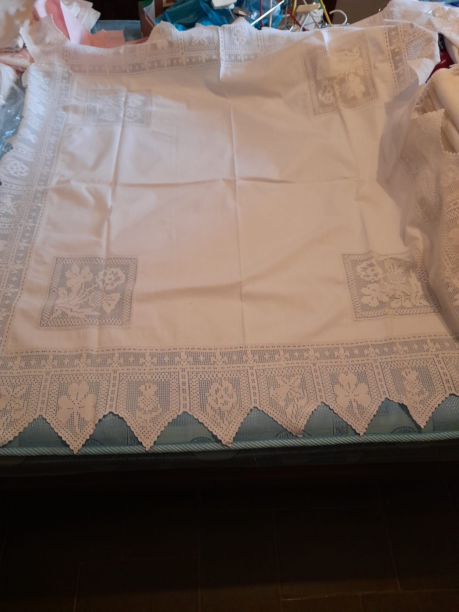 Toalha de chá com renda.