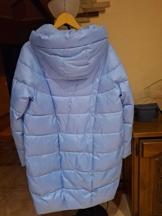 Продам жіночий суперпуховик ( наповнення пух-перо) блакитного коліру.
