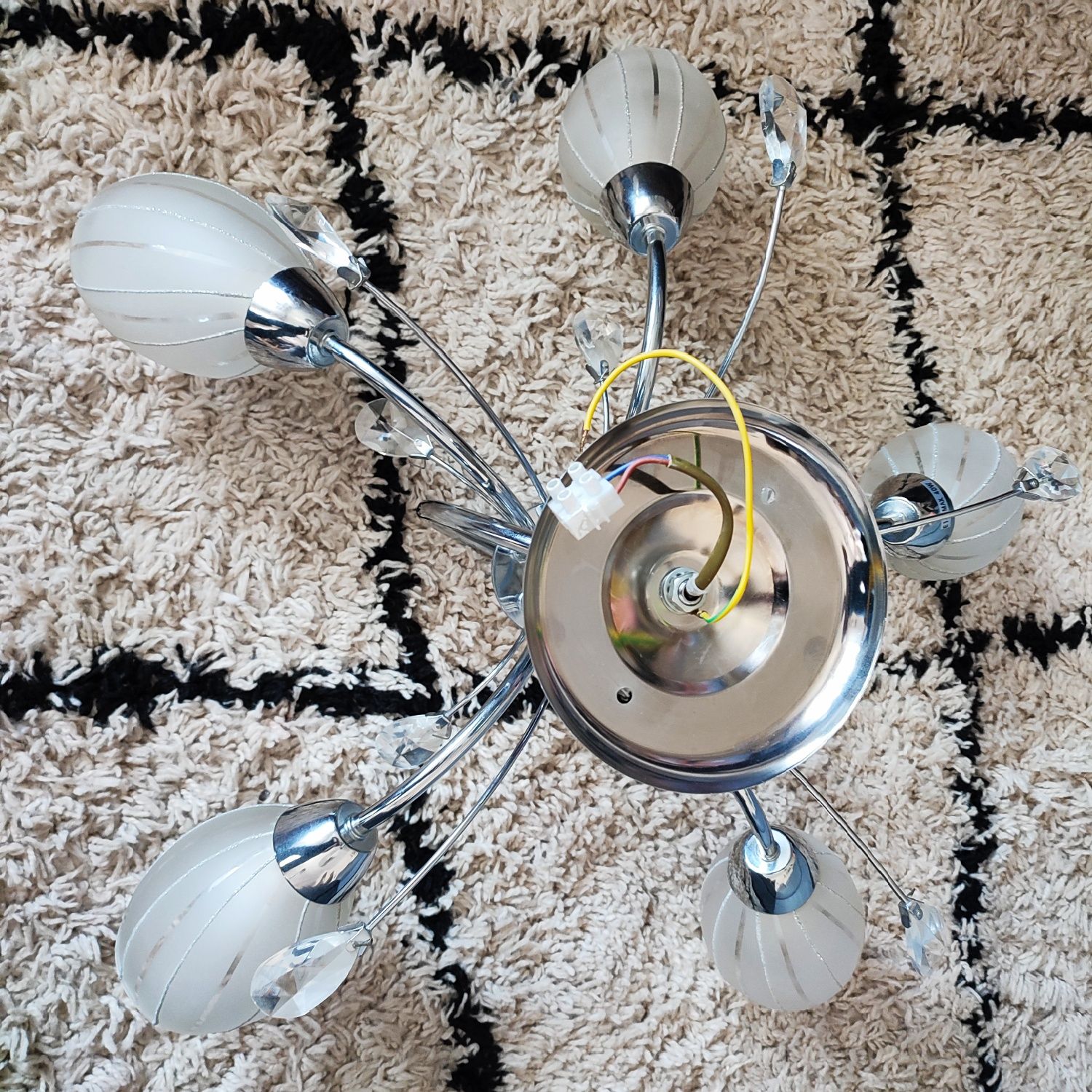 Żyrandol z żarówkami LED