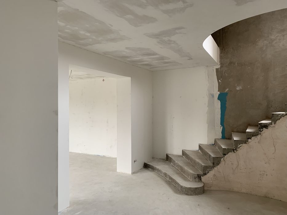 Продам будинок в Мукачево в р-н Росвигово  400 $ за кв м